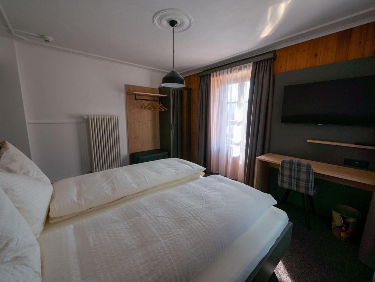 Hotel Restaurant Raetia Filisur Kültér fotó